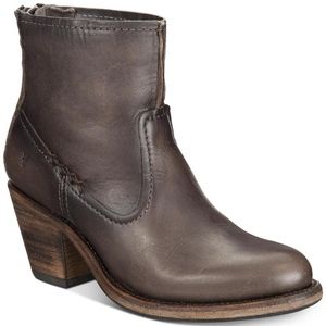 NIB Frye Leslie Artisan Short Boot - Smoke 7.5